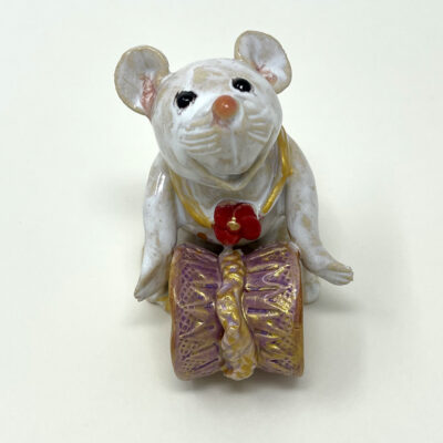Brigitte Saugstad Mouse sing-24, hand-modelled ceramic statue, sculpture, idol, figurine, mouse -A
