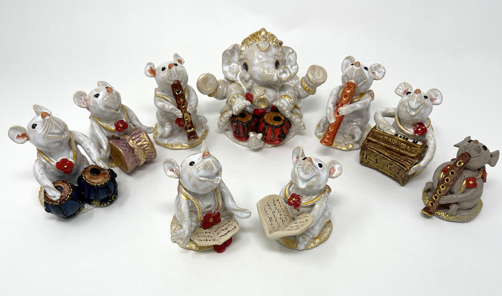 Brigitte Saugstad Mouse drum-24, hand-modelled ceramic statue, sculpture, idol, figurine, mouse -B