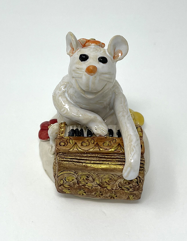 Brigitte Saugstad Mouse-16 ceramic statue, sculpture, mouse -A