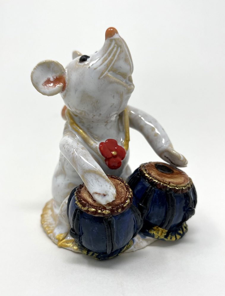 Brigitte Saugstad Mouse tablas-21, hand-modelled ceramic statue, sculpture, idol, figurine -B