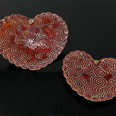 Brigitte Saugstad Papageno-19 pair heart-rakueffect-red Vienna, ceramic bowls, handmade, unique, original -A