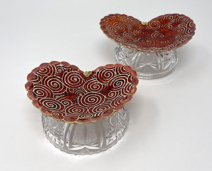 Brigitte Saugstad Papageno-19 pair heart-rakueffect-red Vienna, ceramic bowls, handmade, unique, original -B